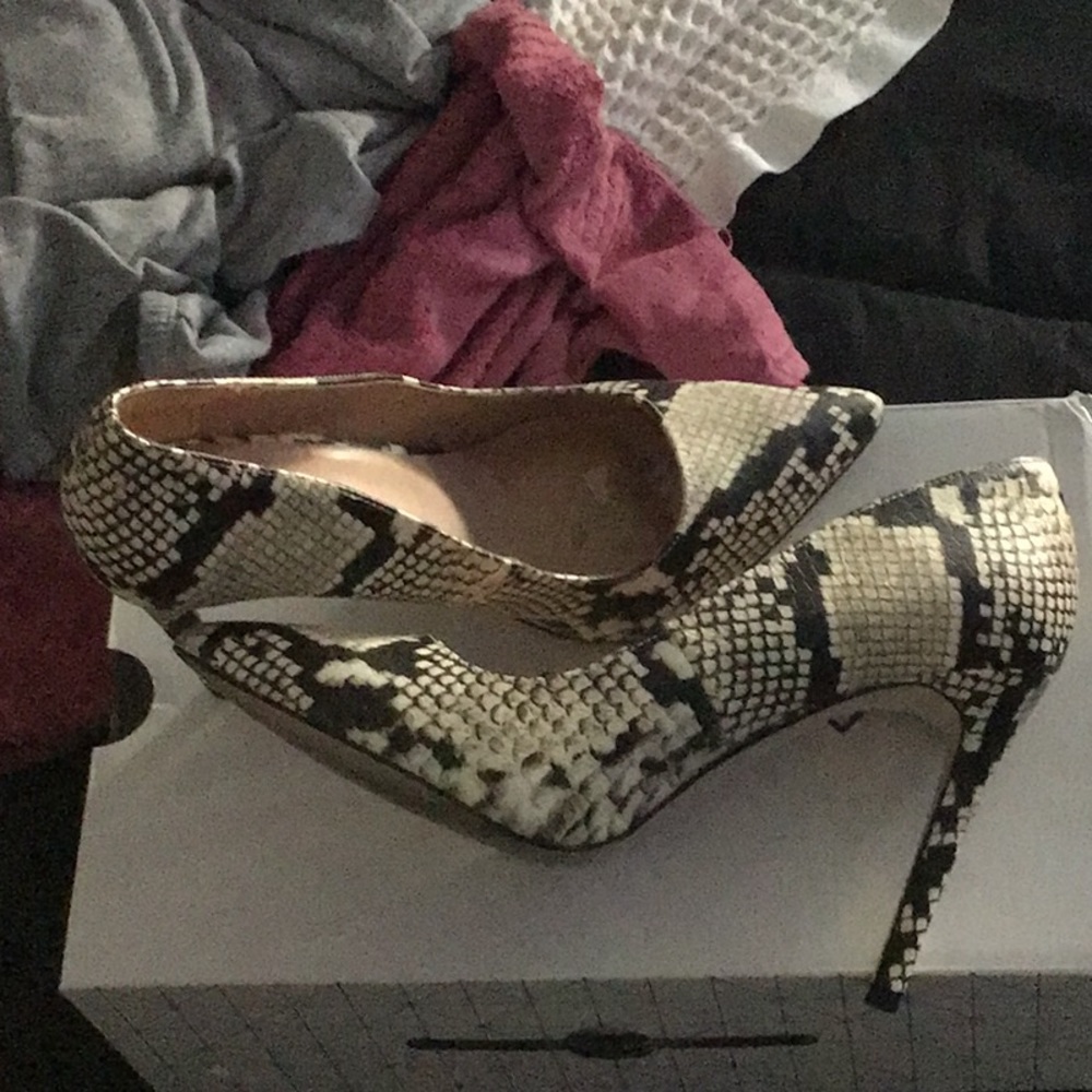 Black and Creme faux snake skin pumps